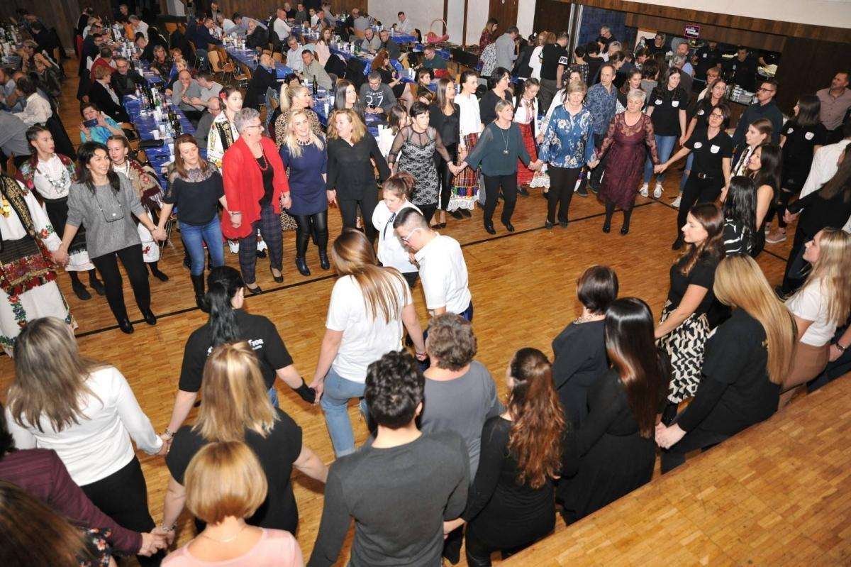 (FOTO)VESELO I SVEČANO U ŠVICARSKOJ: Proslavljeno 40 godina od osnivanja Fonda hrvatskih studenata (FOHS) Proslava 40. obljetnica FOHS-a