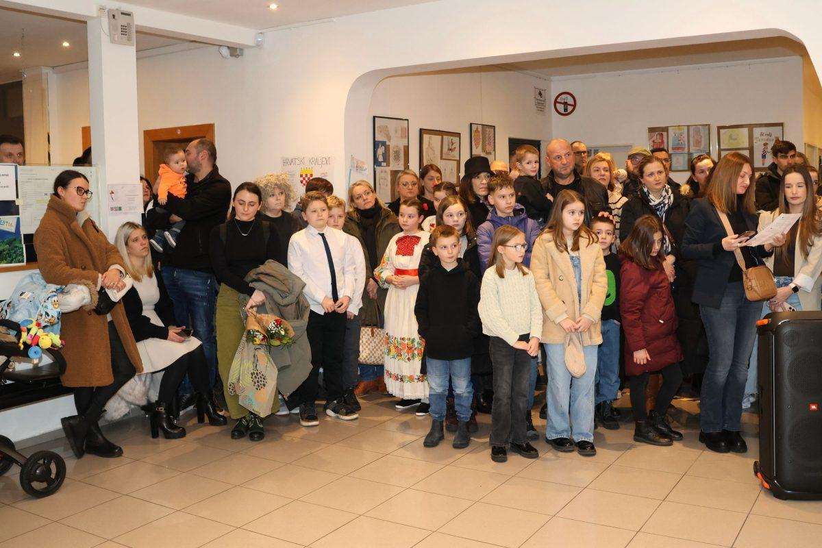 Otvorena izložba Hrvatski kraljevski veterani" učenika hrvatske nastave u Baden-Würtembergu / Foto: Fenix (Jelena Trieb)