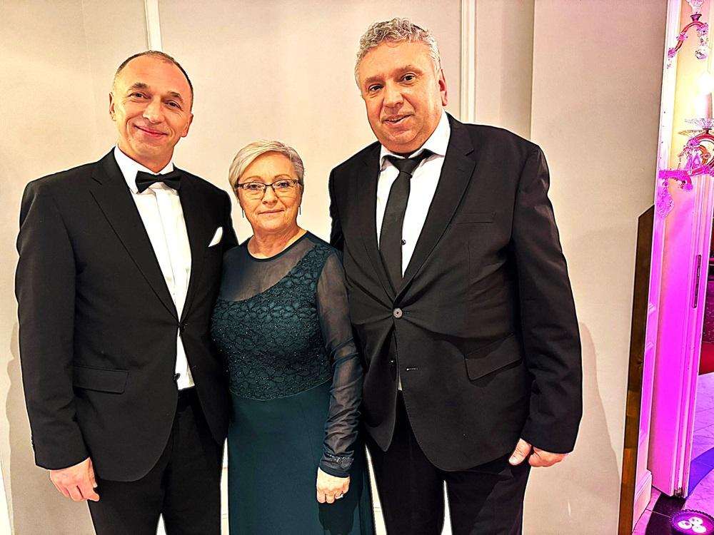 AUSTRIJSKO-HRVATSKA ZAJEDNICA ZA KULTURU I ŠPORT: Uskoro u Beču 32. Hrvatski bal. Stižu i predstavnici Ličko-senjske županije i Bosansko-hercegovačke D. Magdić iz Središnjeg državnog ureda za Hrvate izvan RH i organizatori J. Vincek i Z. Šljivić