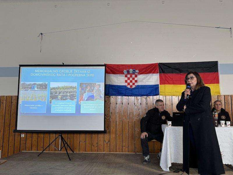 HEROJI DOMOVINSKOG RATA MEĐU ISELJENICIMA: Zajedništvom domovinske i iseljene Hrvatske ostvarena je pobjeda u Domovinskom ratu HEROJI DOMOVINSKOG RATA MEĐU ISELJENICIMA: Zajedništvom domovinske i iseljene Hrvatske ostvarena je pobjeda u Domovinskom ratu