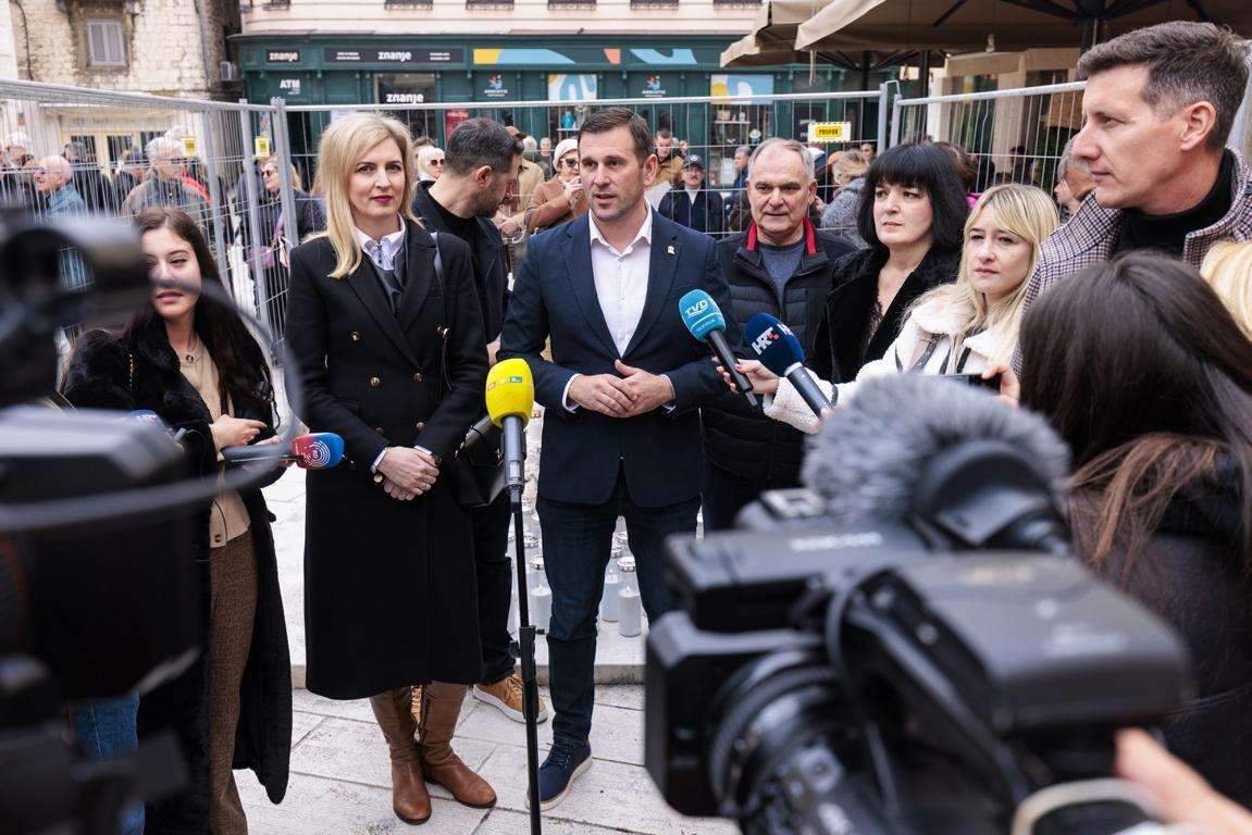SPLITSKI HDZ: Uklanjanje štandarca barbarski je čin SPLITSKI HDZ: Uklanjanje štandarca barbarski je čin