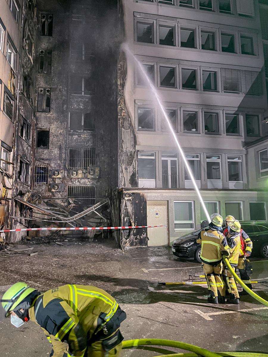 VELIKI POŽAR U ESSENU: Izgorjela poslovna i trgovačka zgrada u centru grada VELIKI POŽAR U ESSENU: Izgorjela poslovna i trgovačka zgrada u centru grada