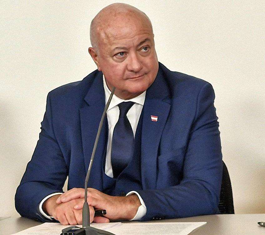 ZBOG (PRE)OPTEREĆENOSTI SUSTAVA: Austrijska vlada dala “zeleno svjetlo” za obustavu spajanja azilantskih obitelji Kancelar Christian Stocker