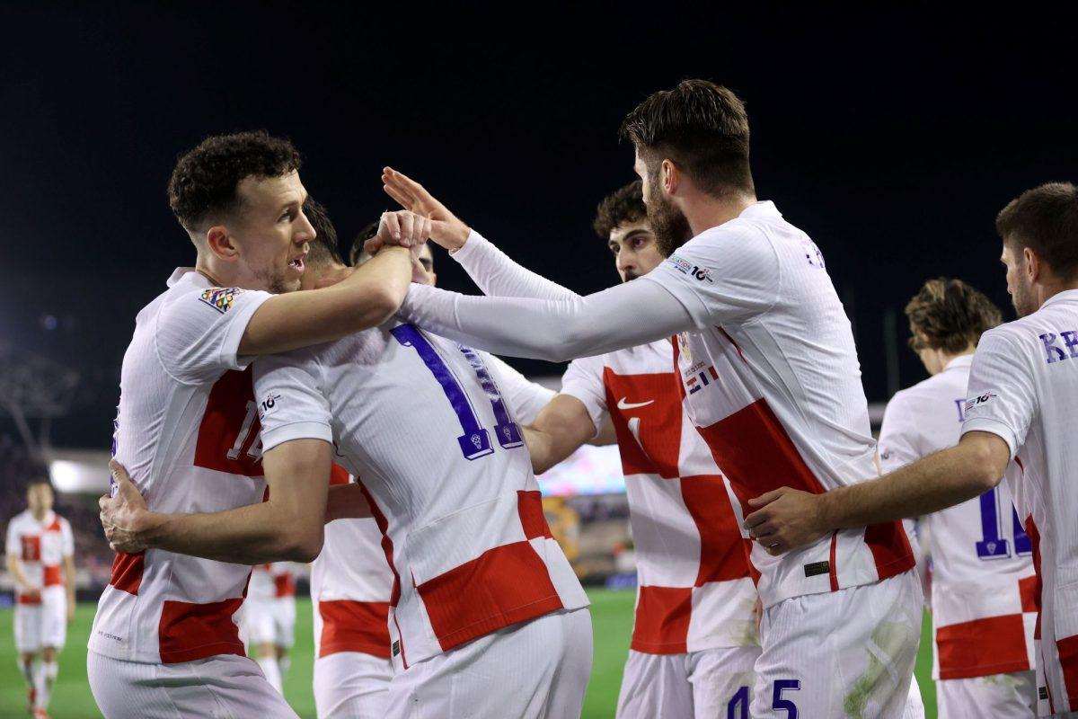 VELIČANSTVENA POBJEDA NA POLJUDU: Hrvatska sjajnom igrom i pogocima Budimira i Perišića s 2:0 savladala Francusku Slavlje hrvatskih igraca nakon pogotka Budimira / Foto: Hina