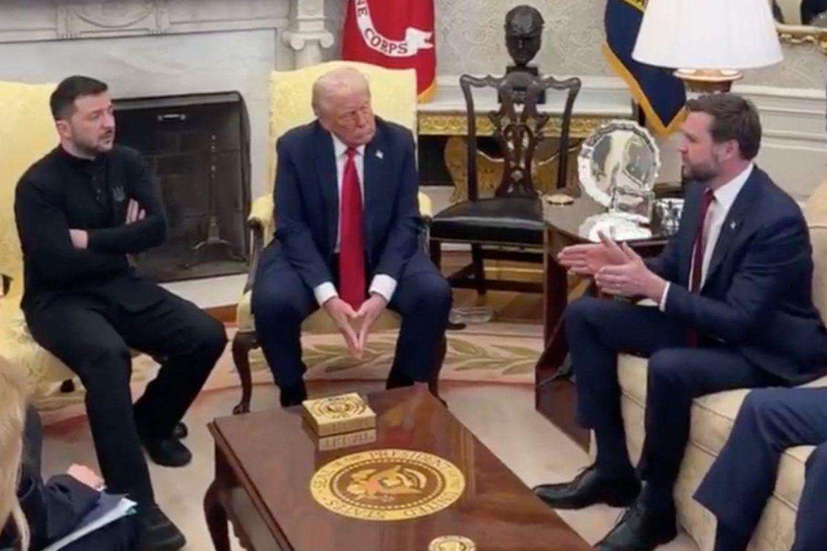 IZJAVE NAKON ŽESTOKE RASPRAVE U BIJELOJ KUĆI: Trump priznao kako je sastanak s ukrajinskim predsjednikom bio neuspjeh jer je ukrajinski lider pretjerao – Zelenski izjavio da želi pravedan i trajan mir, ali i sigurnosna jamstva Volodimir Zelenski, Donald Trump i JD Vance / Foto: Anadolu