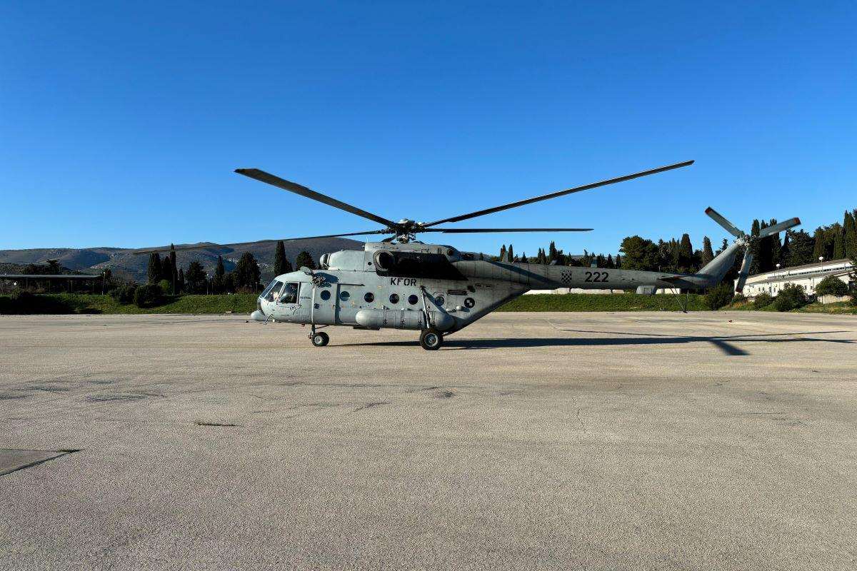 MORH: Helikopter HRZ-a poletio za Sjeveru Makedoniju po pacijente Helikopter HRZ-a poletio za Sjevernu Makedoniju po pacijente / Foto: Hina