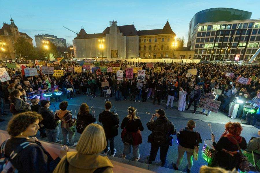 NOĆNI MARŠ U ZAGREBU: Feministička borba je internacionalna i nema granica Deveti Noćni marš u Zagrebu