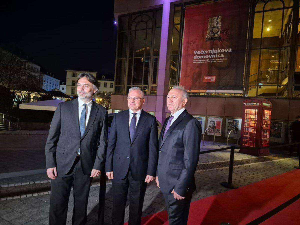 POČELA JE "VEČERNJAKOVA DOMOVNICA 2025": Pogledajte tko je sve stigao na svečanu dodjelu nagrada Večernjakova domovnica 2025. / Foto: Fenix(MD)