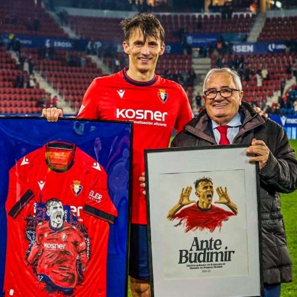 USPJEH HRVATSKOG REPREZENTATIVCA: Anti Budimiru nagrada navijača Osasune Ante Budimir prima nagradu / Foto: Preslik FB Osasuna