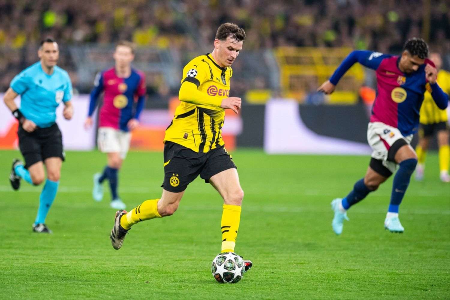 LIGA PRVAKA: Hat-trick Guirassyja u 3:1 pobjedi Borussije (D) protiv Barcelone nije bio dostatan za prolazak u polufinale Detalj s utakmice Borussija Dortmun - Barcelona / Foto: Anadolu