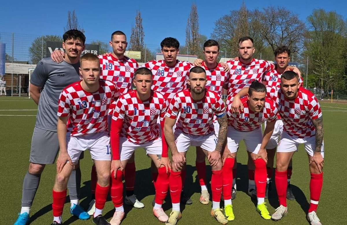 HRVATSKI DERBI BEZ POBJEDNIKA: Croatia Frankfurt u važnoj utakmici za ostanak propustila savladati Posavinu Frankfurt Prva momčad Croatije Frankfurt / Foto: Fenix (Daniel Pleša)