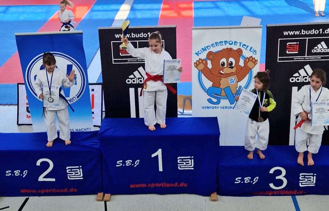 MALE HRVATICE IZ TRAUNREUTA: Lena i Hana Đalok pišu sportsku priču za pamćenje u Njemačkoj Foto: Fenix (Ljiljana Đalok)