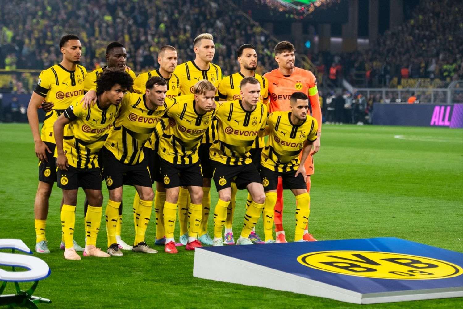 LIGA PRVAKA: Hat-trick Guirassyja u 3:1 pobjedi Borussije (D) protiv Barcelone nije bio dostatan za prolazak u polufinale Momčad Borussije Dortmund pred utakmicu protiv Barcelona / Foto: Anadolu