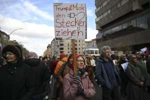 BERLIN: Održan prosvjed protiv Muska i njegove kompanije "Tesla"