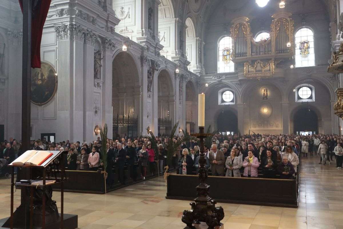 CVJETNICA U HRVATSKOM ISELJENIŠTVU: Više tisuća vjernika u Münchenu, velik broj vjernika i u Mainzu, Stuttgartu... CVJETNICA U HRVATSKOM ISELJENIŠTVU: Više tisuća vjernika u Münchenu, velik broj vjernika i u Mainzu, Stuttgartu...
