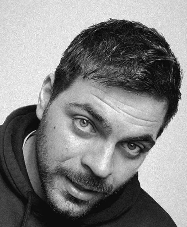 JOSIP LEDINA: Ponekad mi se čini da je moj život napeti akcijski film, a ja još ni tekst naučio nisam JOSIP LEDINA: Ponekad mi se čini da je moj život napeti akcijski film, a ja još ni tekst naučio nisam