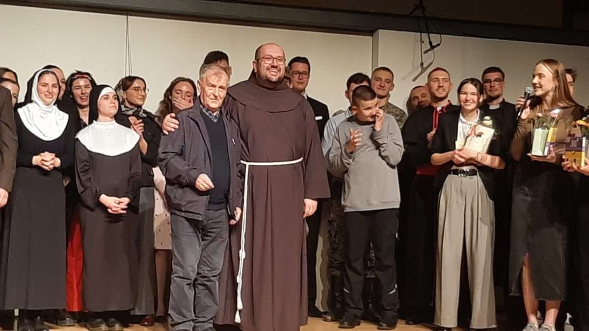 (FOTO) MÜNCHEN: Predstava o Alojziju Stepincu nagrađena dugotrajnim pljeskom (FOTO) MÜNCHEN: Predstava o Alojziju Stepincu nagrađena dugotrajnim pljeskom