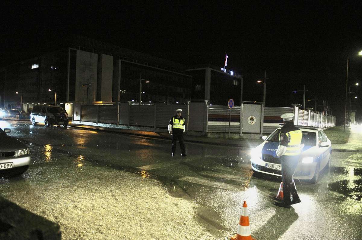 NEUSPJEŠNA AKCIJA: SIPA pokušala privesti Dodika, spriječili ih policajci Republike Srpske NEUSPJEŠNA AKCIJA: SIPA pokušala privesti Dodika, spriječili ih policajci Republike Srpske