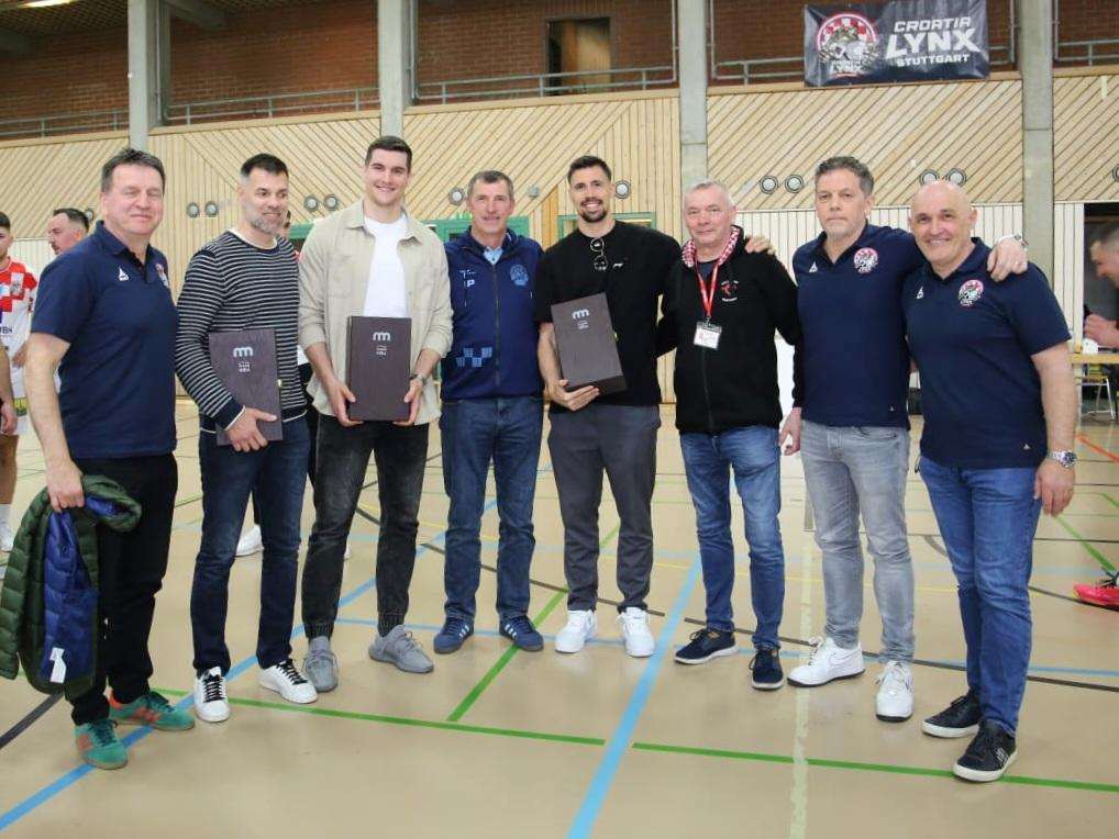 STUTTGART: Popularni "Risovi" opravdali status favorita, u goste im došli hrvatski reprezentativci Rukometni reprezentativci Hrvatske Ivan Martinović i Halil Jaganjac bili su na utakmici u Stuttgartu / Foto. Fenix (SR)