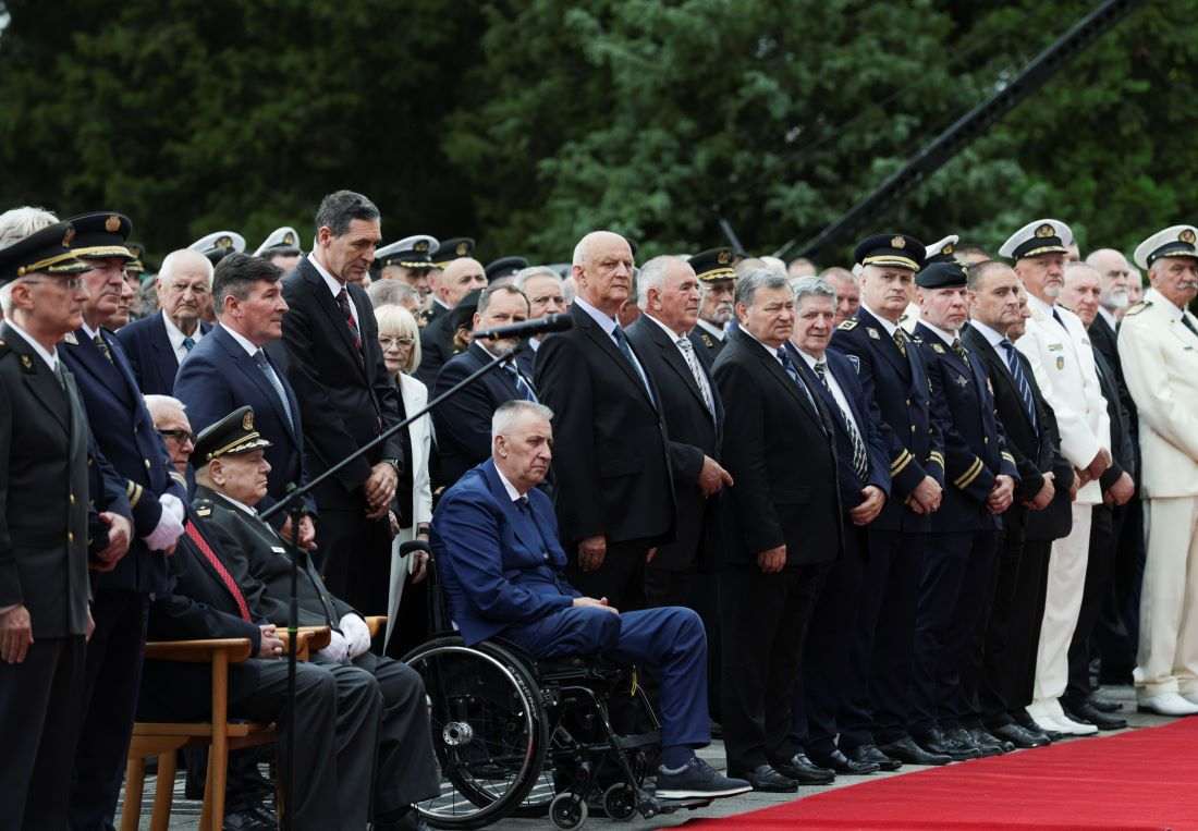 SVEČANO NA PANTOVČAKU: Milanović uručio odlikovanja i promaknuća pripadnicima Oružanih snaga RH