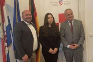 Romeo Dragicchio _ Lidija Budimir i veleposlanik Gordan Bakota / Foto: Hrvatski glas Berlin