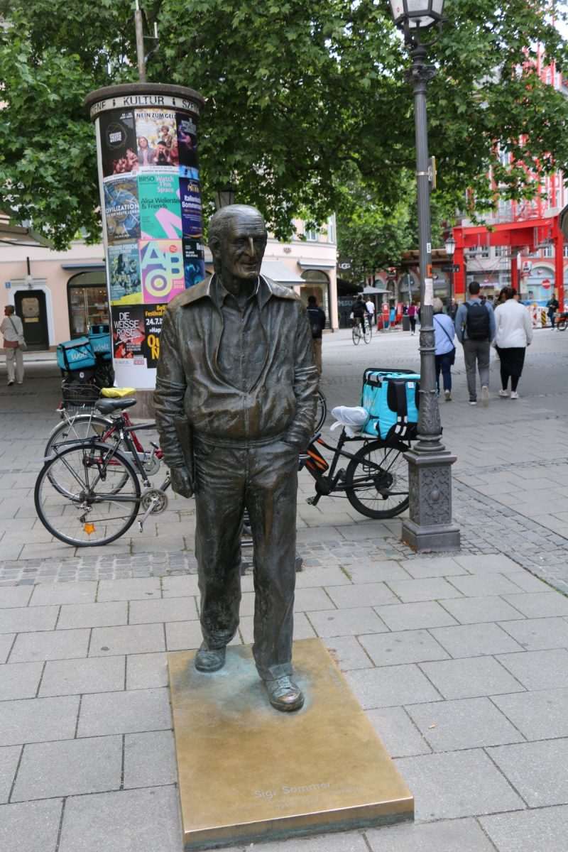 Brončana statua pisca Sigija Sommera u Münchenu / Foto: Fenix (MD)