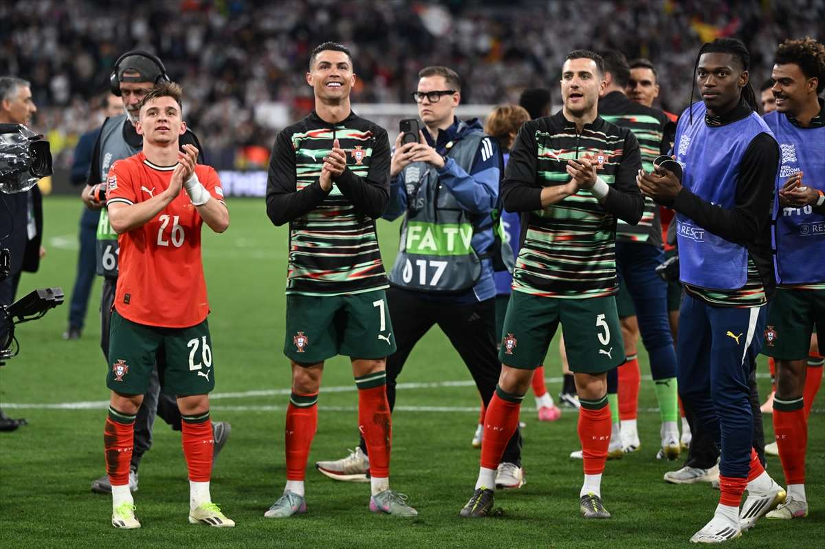 PORTUGAL POBJEDNIK LIGE NACIJA: Ronaldo i društvo s 5:3 srušili Španjolsku nakon drame jedanaesteraca Ronaldo sa suigračima slavi pobjedu (ILUSTRACIJA) / Foto: Anadolu