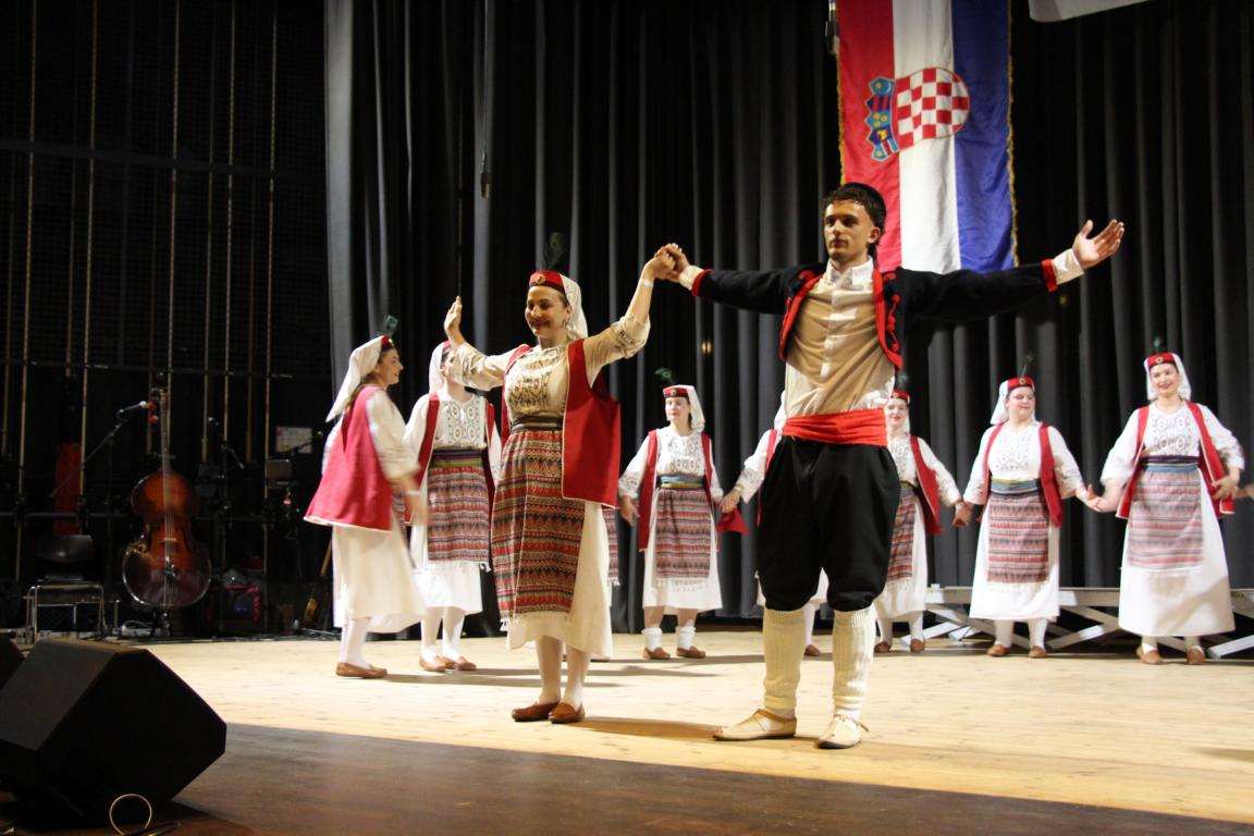 HRVATI U WUPPERTALU NJEGUJU KULTURU: Večer folklora, tradicije i zajedništva u Erkrathu