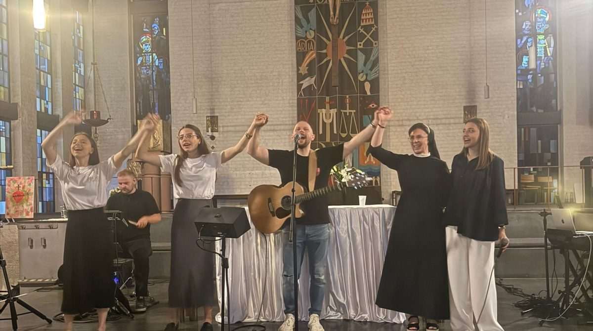 WIESBADEN: Alan Hržica ponovno oduševio hrvatske vjernike Koncert Alana Hržice u Wiesbadenu / Foto: Fenix (MD)