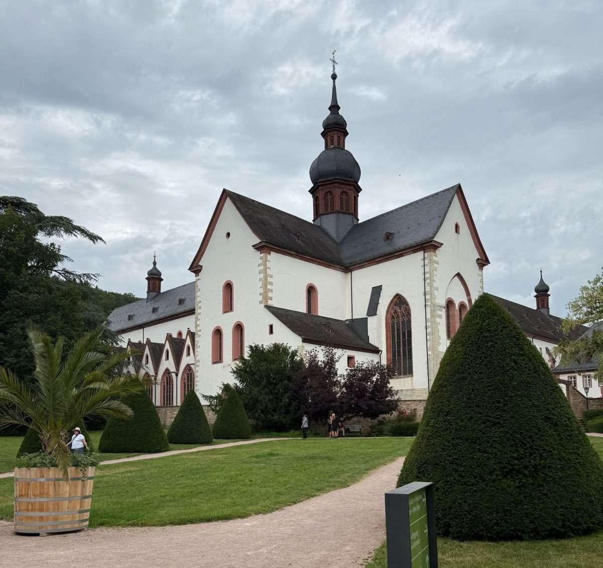 OVDJE SE PROŠLOST NE PAMTI, ONA SE OSJEĆA: U 900 godina starom klosteru Eberbach Sean Connery snimao je film „Ime ruže“ Kloster Eberbach / Foto: Fenix (LD)