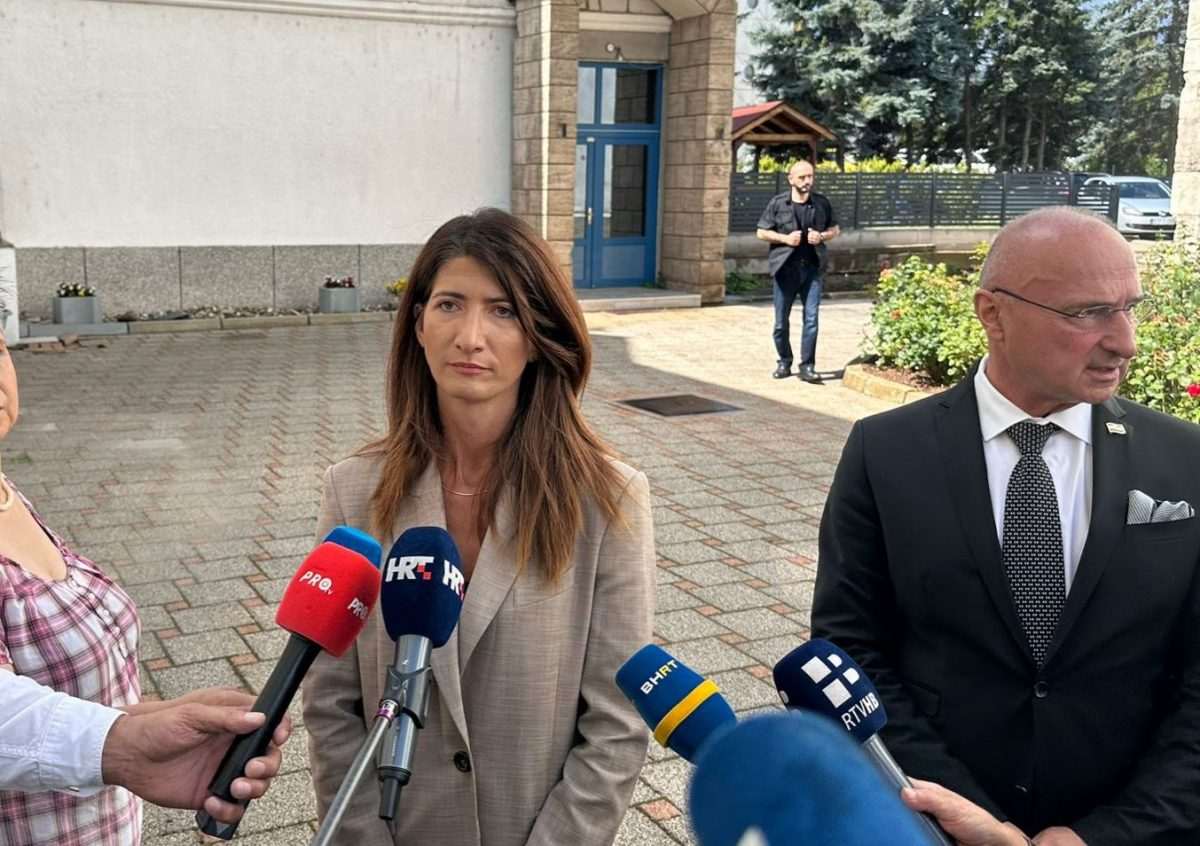 32. OBLJETNICA ZLOČINA NAD HRVATIMA BUGOJNA: Ministar Grlić Radman pozvao institucije BiH da rasvijetli zločine te identificiraju i kazne njihove počinitelje i nalogodavce 32. OBLJETNICA ZLOČINA NAD HRVATIMA BUGOJNA: Ministar Grlić Radman pozvao institucije BiH da rasvijetli zločine te identificiraju i kazne njihove počinitelje i nalogodavce