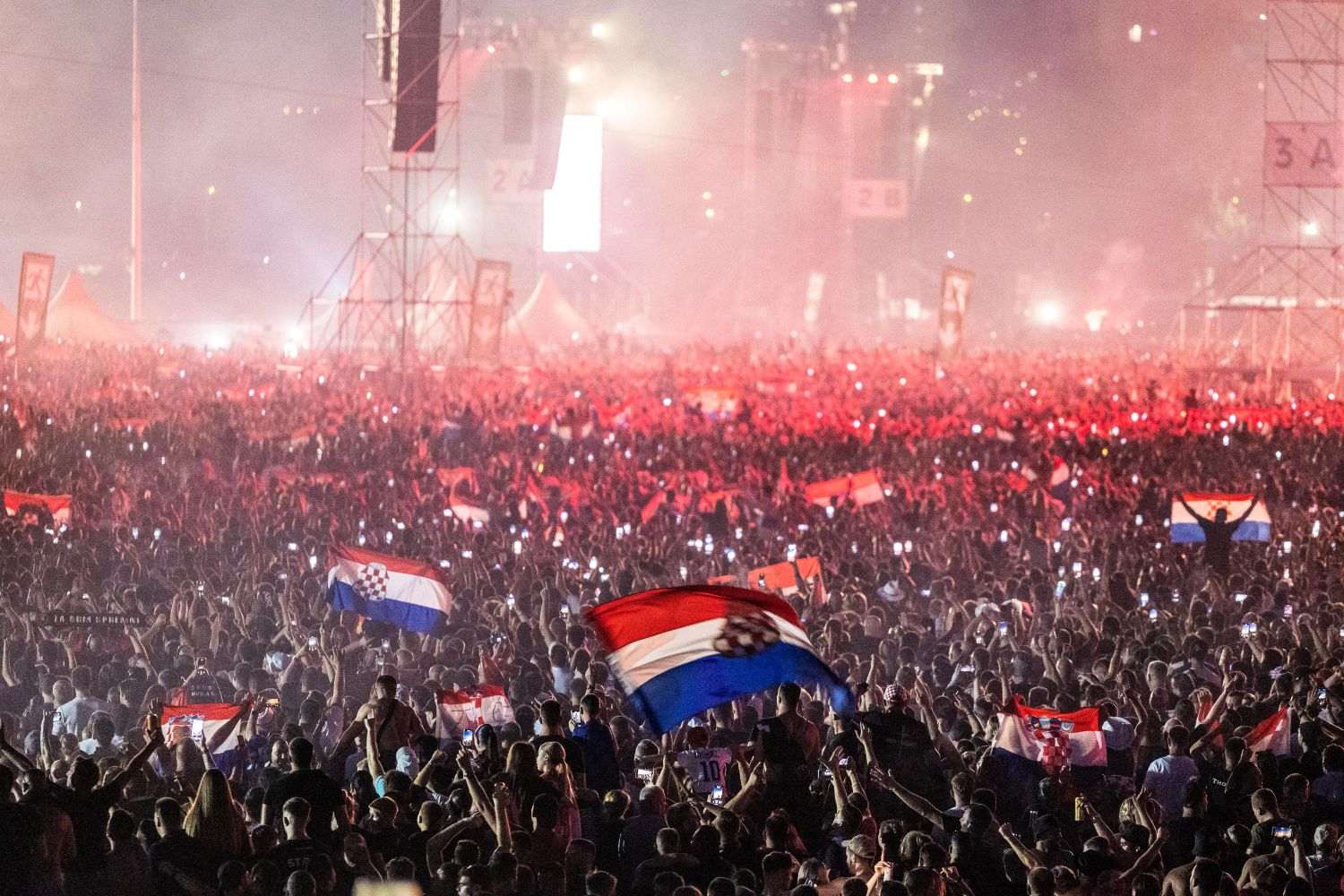 VELIČANSTVEN KONCERT NA HIPODROMU: Thompson otpjevao 30 pjesama pred više od 500 tisuća ljudi