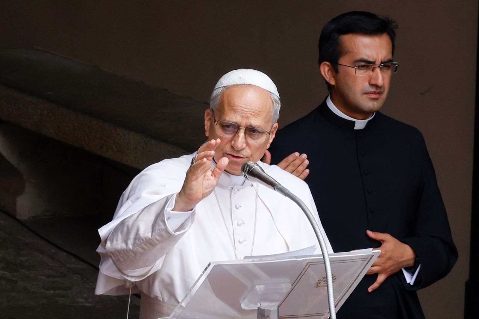 CASTEL GANDOLF: Tisuće vjernika i turista slušale prvi Angelus pape Lava XIV.
