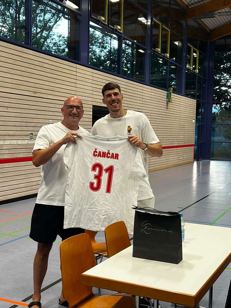 NBA PRVAK POSJETIO HAITERBACH I ODUŠEVIO MLADE: „Sigurno ću jednog dana odigrati utakmicu u dresu Komušine“ Vlatko Čančar u Haiterbachu / Fenix (KKK)