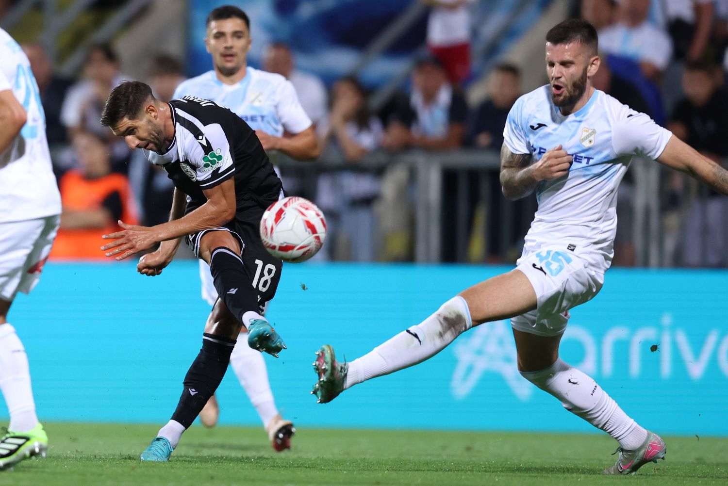 RIJEKA NADVISILA GRČKI PAOK: Luka Menalo glavom zakucao loptu u mrežu za pobjedu hrvatskog prvaka RIJEKA NADVISILA GRČKI PAOK: Luka Menalo glavom zakucao loptu u mrežu za pobjedu hrvatskog prvaka