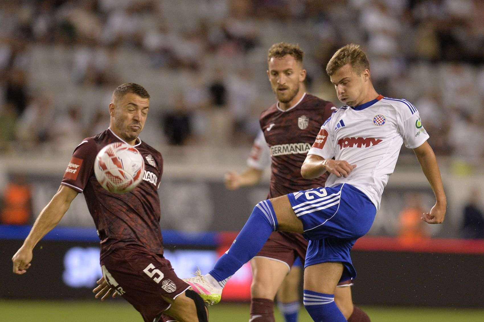 TEŠKO BEZ LIVAJE: Hajduk na Poljudu pogotkom Karačića u 85. minuti s 2:1 savladao Istru 1961 TEŠKO BEZ LIVAJE: Hajduk na Poljudu pogotkom Karačića u 85. minuti s 2:1 savladao Istru 1961