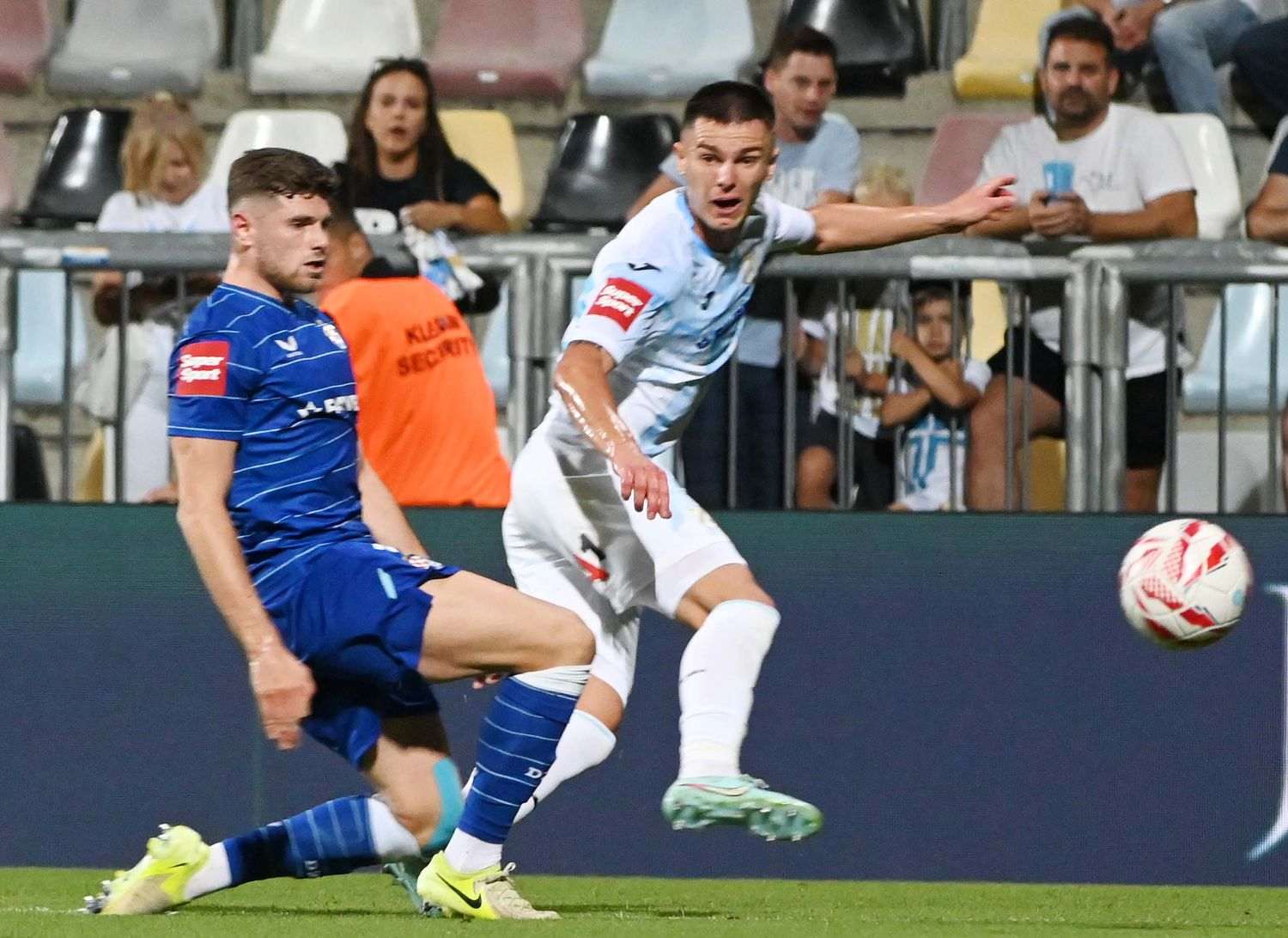 DINAMO PORAZIO PRVAKA NA RUJEVICI: Napadači Rijeke se ispromašivali, Beljo dvostruki strijelac za "modre" DINAMO PORAZIO PRVAKA NA RUJEVICI: Napadači Rijeke se ispromašivali, Beljo dvostruki strijelac za "modre"