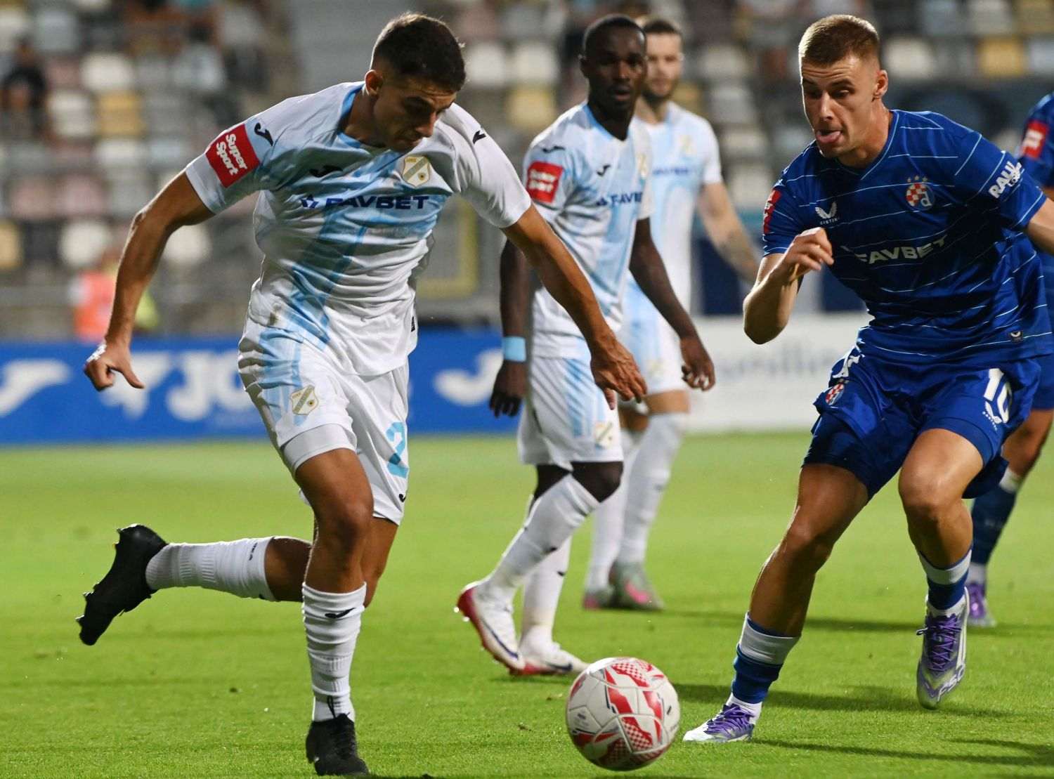 DINAMO PORAZIO PRVAKA NA RUJEVICI: Napadači Rijeke se ispromašivali, Beljo dvostruki strijelac za "modre" DINAMO PORAZIO PRVAKA NA RUJEVICI: Napadači Rijeke se ispromašivali, Beljo dvostruki strijelac za "modre"