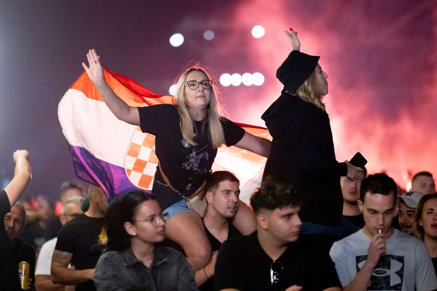 DOSTOJANSTVENO I UZ OVACIJE: Više od 150.000 posjetitelja na Thompsonovu koncertu u Sinju