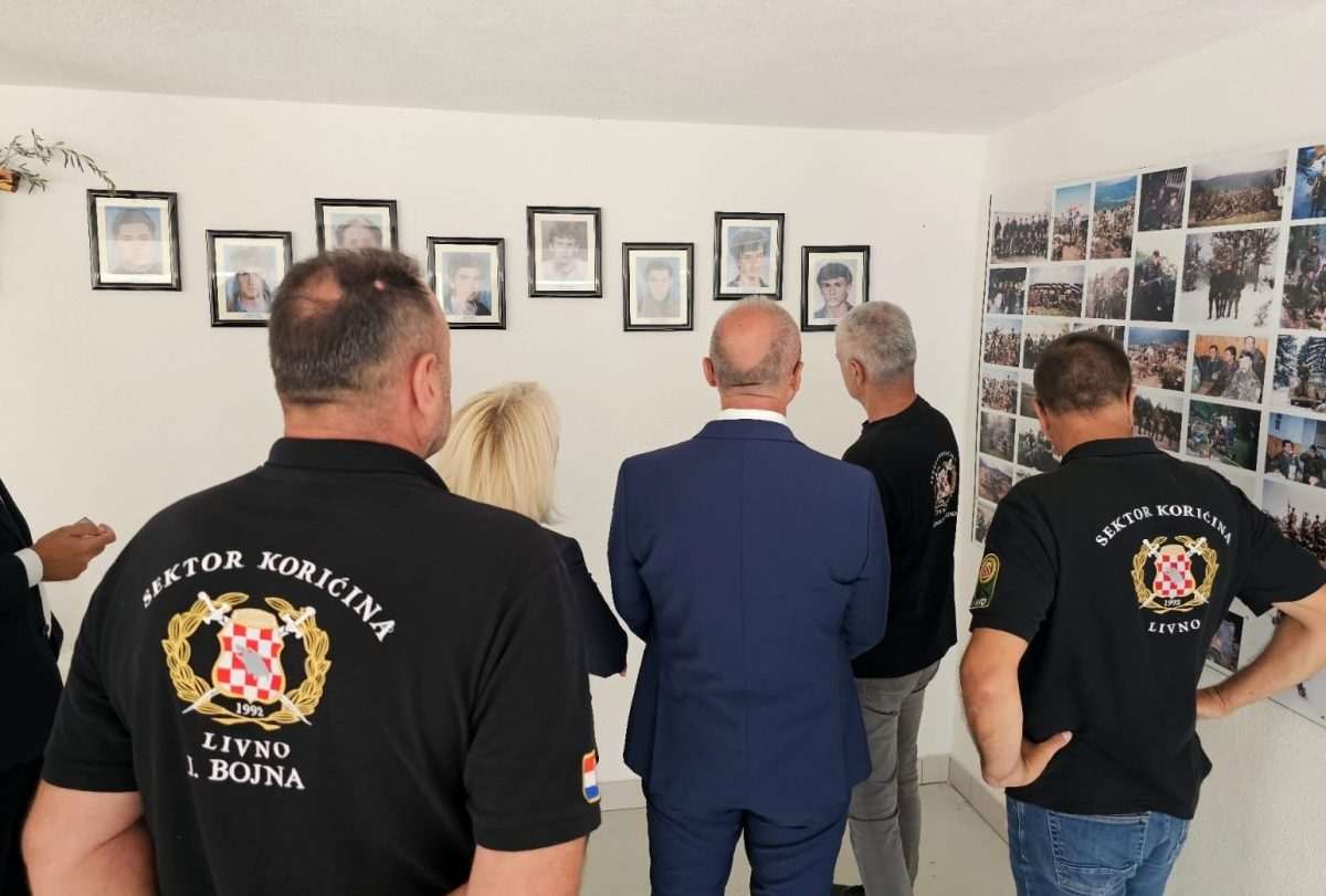 GRLIĆ RADMAN I KRIŠTO U KORIĆINI: Odali počast hrvatskim braniteljima te svim poginulim i nestalim Gordan Grlić Radman i Borjana Krišto u Korićini / Foto: MVEP