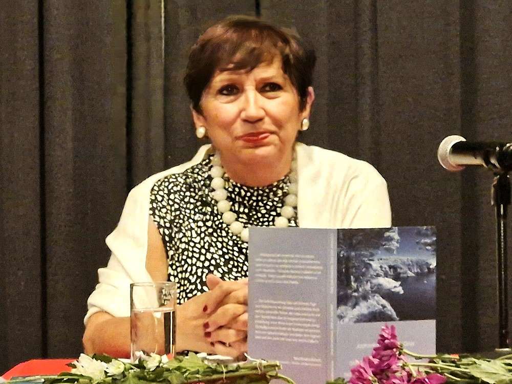 UOČI LONDONA: U Beču predstavljena dvojezična Zbirka pjesama “Dani za sjećanje, dani za zaborav” Jadranke Klabučar Gros Jadranka Klabučar Gros čita pjesme / Foto: Fenix (S.Herek)