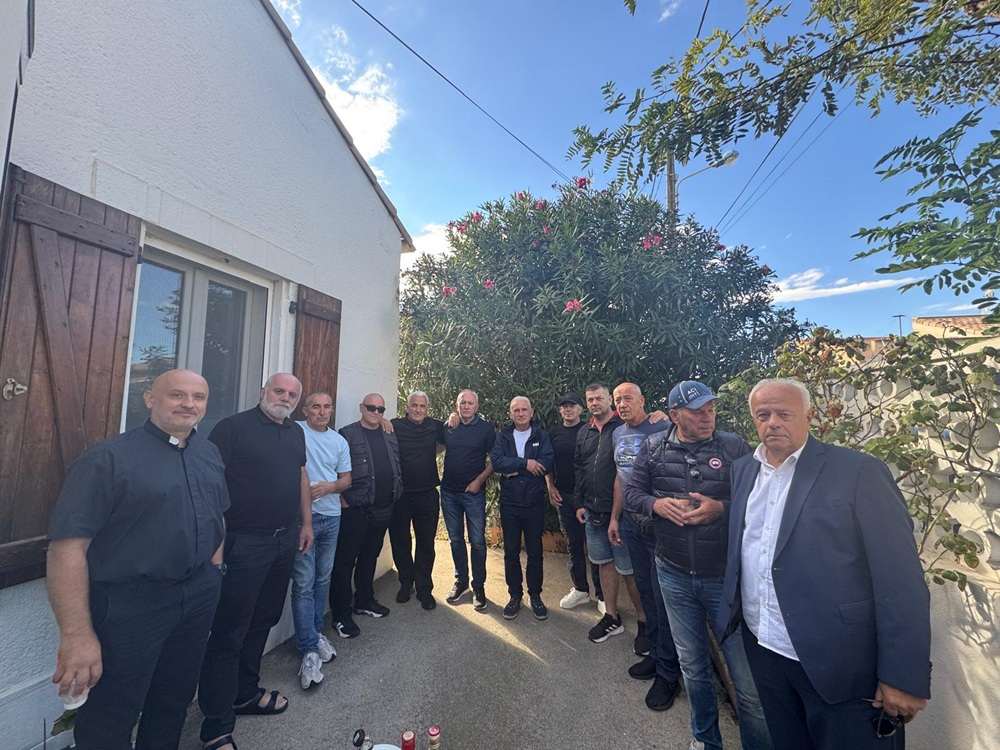 GENERALE, PUTUJ U VJEČNOST: Odani vojnici i prijatelji s ministrom Anušićem na posljednjem ispraćaju generala zbora Ante Rose u Francuskoj Ispraćaj generala Ante Rose / Foto: Fenix (SIM)