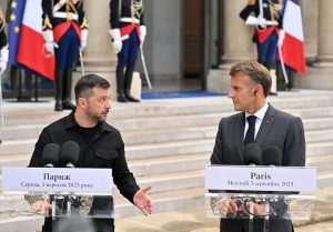 UKRAJINSKI PREDSJEDNIK STIGAO U PARIZ: Vojna podrška 'koalicije voljnih' trenutačno je samo 'teorijska'  