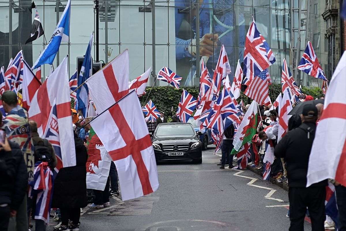 VIŠE OD 110.000 LJUDI NA PROSVJEDU PROTIV MIGRANATA U LONDONU: U sukobu policije i prosvjednika ozlijeđeno 26 policajaca, a zasad uhićeno 25 prosvjednika VIŠE OD 110.000 LJUDI NA PROSVJEDU PROTIV MIGRANATA U LONDONU: U sukobu policije i prosvjednika ozlijeđeno 26 policajaca, a zasad uhićeno 25 prosvjednika