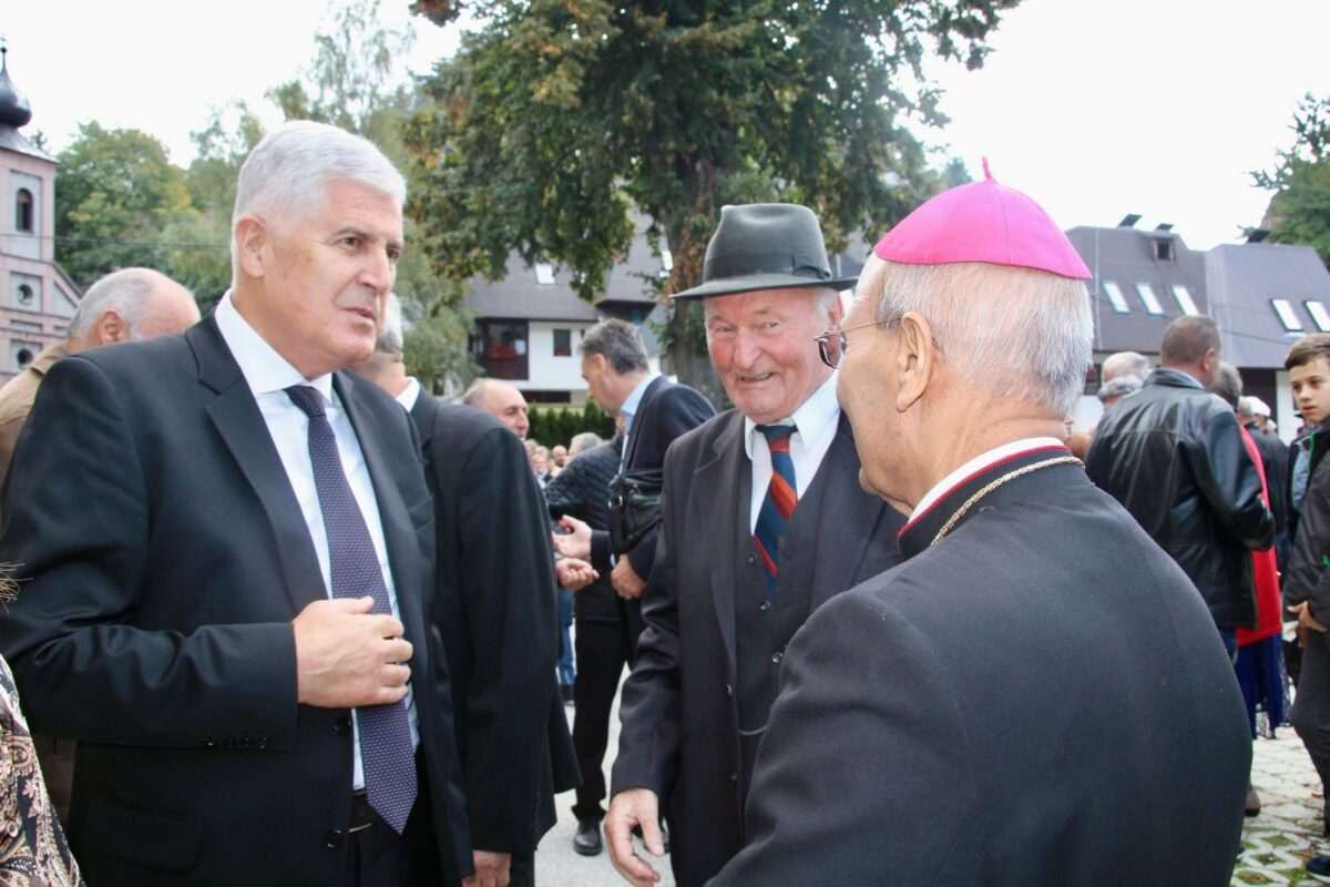 VAREŠ: Proslava svetog Mihovila i obilazak Male škole sestara franjevki VAREŠ: Proslava svetog Mihovila i obilazak Male škole sestara franjevki