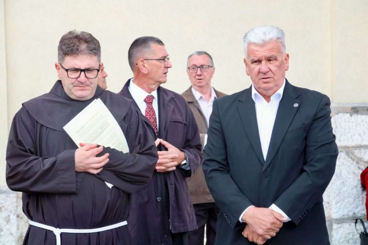 VAREŠ: Proslava svetog Mihovila i obilazak Male škole sestara franjevki VAREŠ: Proslava svetog Mihovila i obilazak Male škole sestara franjevki