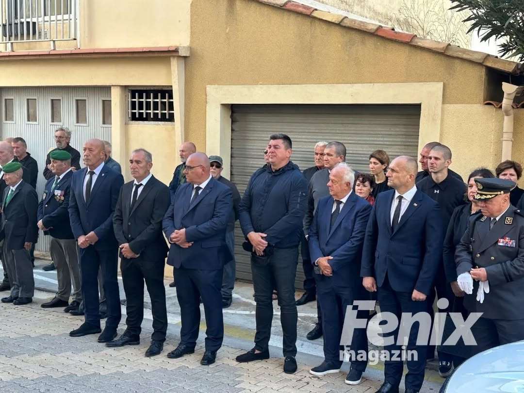 GENERALE, PUTUJ U VJEČNOST: Odani vojnici i prijatelji s ministrom Anušićem na posljednjem ispraćaju generala zbora Ante Rose u Francuskoj Ispraćaj generala Ante Rose / Foto: Fenix (SIM)