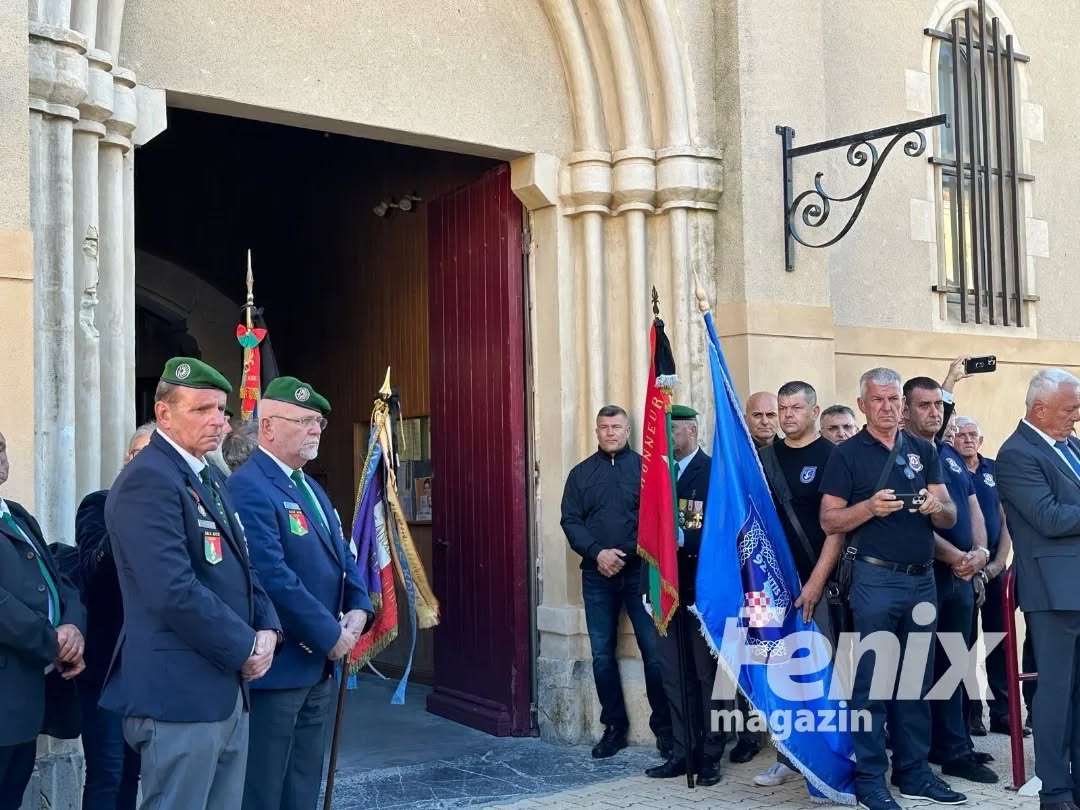 GENERALE, PUTUJ U VJEČNOST: Odani vojnici i prijatelji s ministrom Anušićem na posljednjem ispraćaju generala zbora Ante Rose u Francuskoj GENERALE, PUTUJ U VJEČNOST: Odani vojnici i prijatelji s ministrom Anušićem na posljednjem ispraćaju generala zbora Ante Rose u Francuskoj