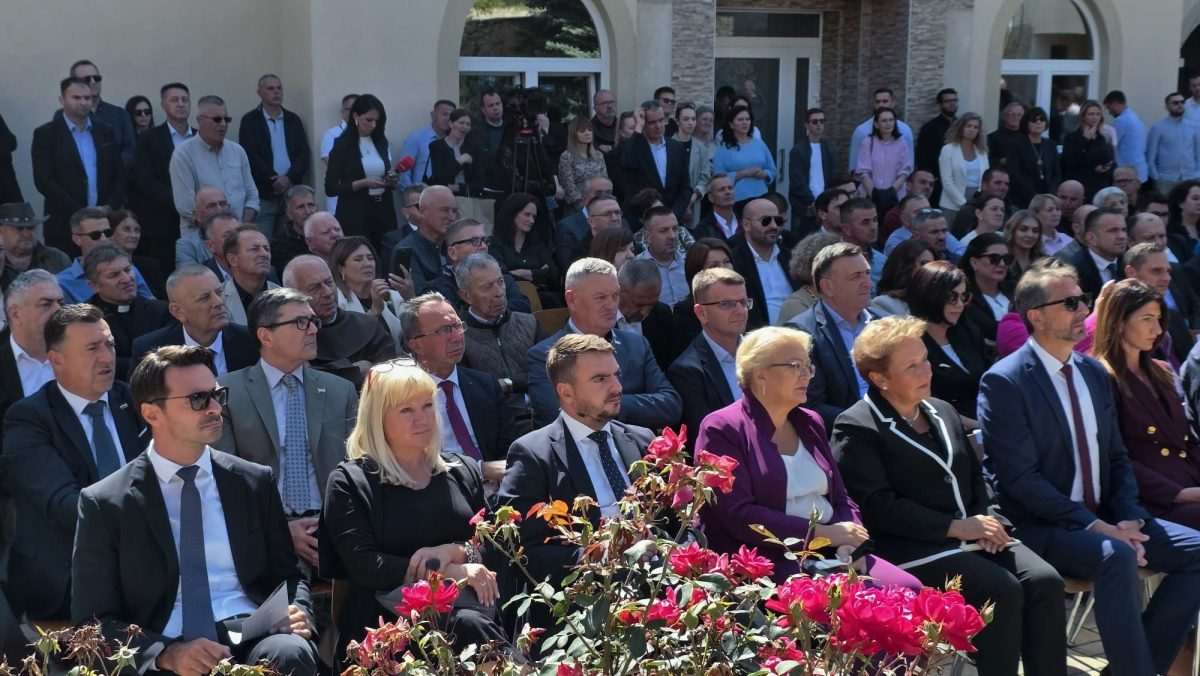 GUČA GORA: Svečano potpisivanje ugovora za programe i projekte Hrvata u BiH GUČA GORA: Svečano potpisivanje ugovora za programe i projekte Hrvata u BiH