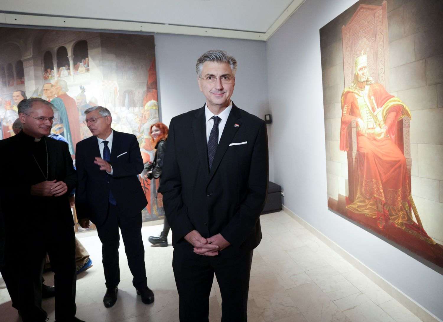 "POVIJESNI HOD HRVATSKE DRŽAVNOSTI": U Klovićevim dvorima otvorena izložba posvećena 1100. obljetnici Hrvatskoga Kraljevstva